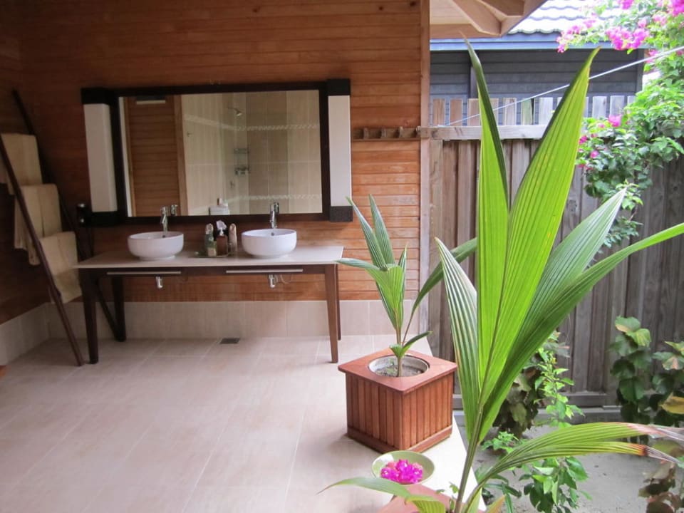 Offenes Badezimmer Kuredu Island Resort & Spa