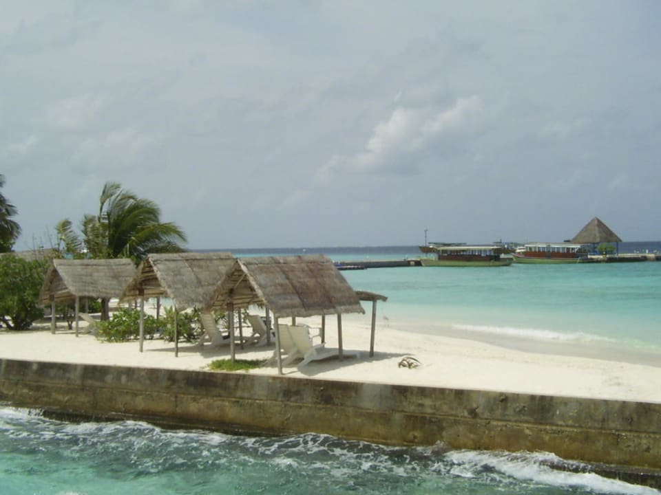 Blick zum Privatstrand  Summer Island Maldives