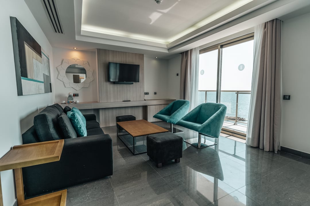 Zimmer The Ibiza Twiins