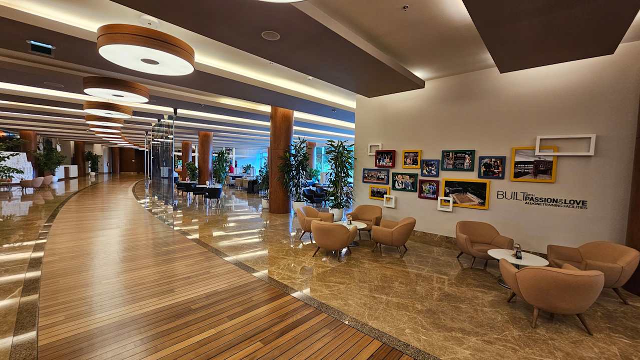 Lobby Gloria Sports Arena