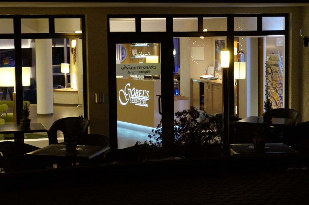 Renovierte Lobby Göbel's Seehotel Diemelsee