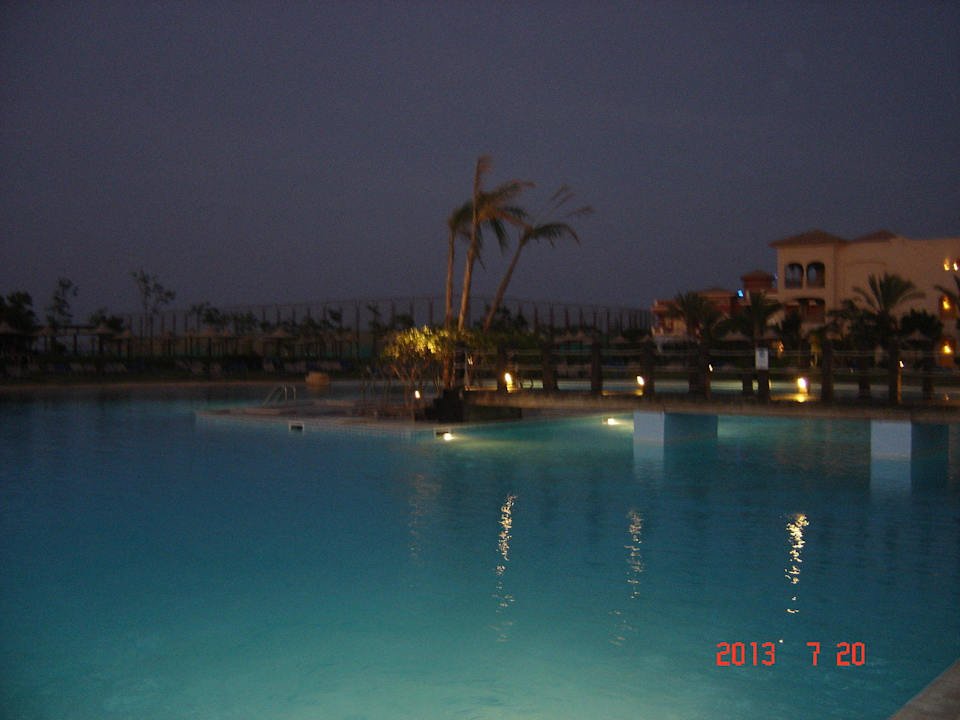 Zachód słońca JAZ Aquamarine Resort