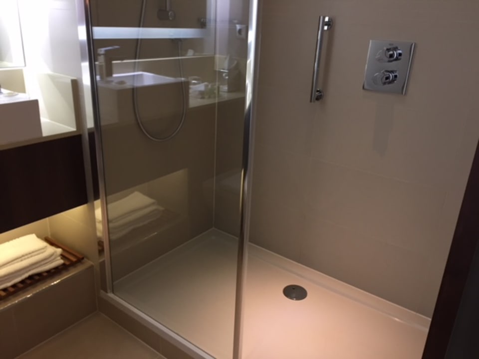 Zimmer Hotel Courtyard by Marriott Cologne