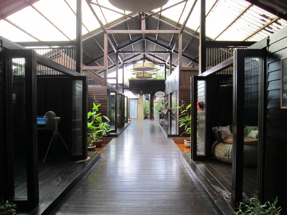 Weg zur Lobby von den Bungis aus NH Collection Samui Peace Resort