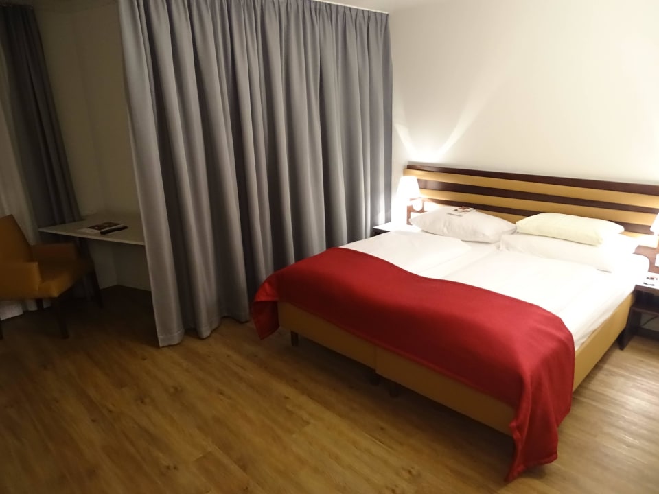 Doppelbett Four Points Flex by Sheraton Vienna Hauptbahnhof
