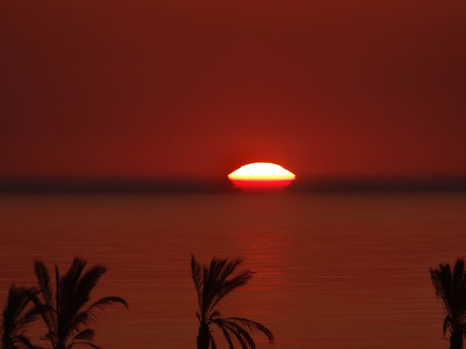 Vychod slunce  zacatek Malikia Resort Abu Dabbab