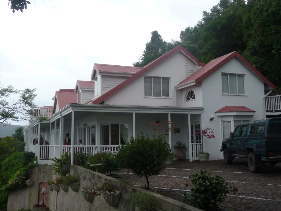 Blick von außen auf die Lodge Greenfire Knysna Lodge