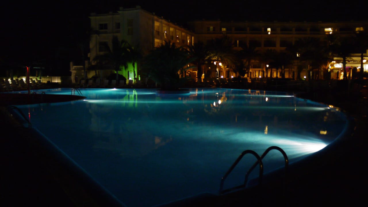 Pool am Abend Hotel Riu Palace Maspalomas Adults Only