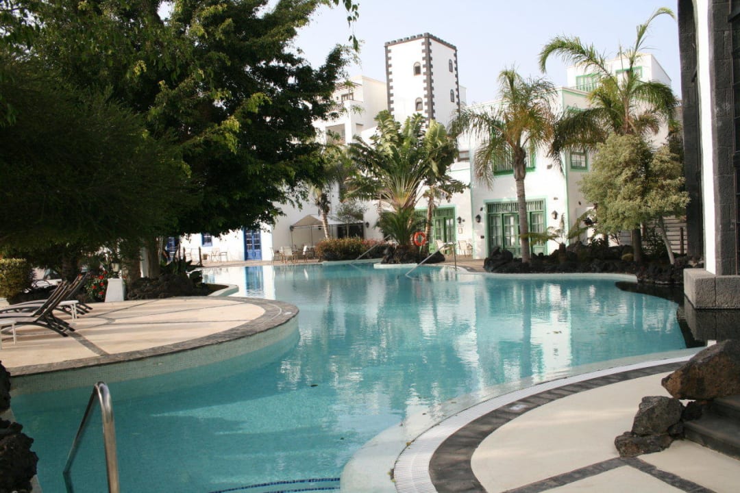 Kleiner Pool Hotel LIVVO Volcan Lanzarote