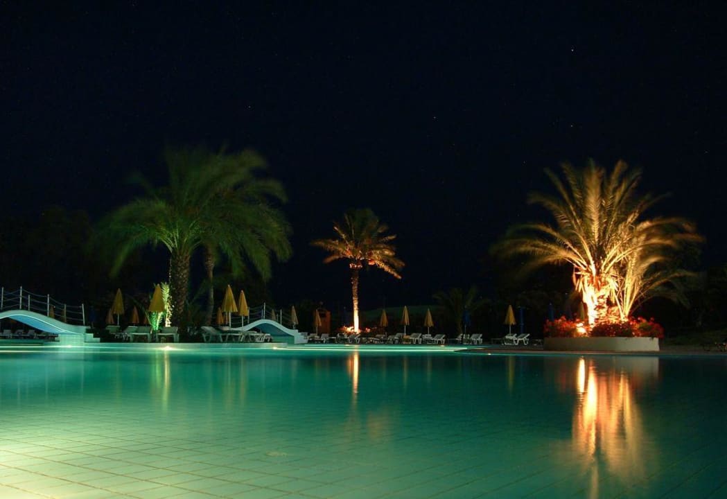 Pool bei Nacht Kresten Palace Hotel