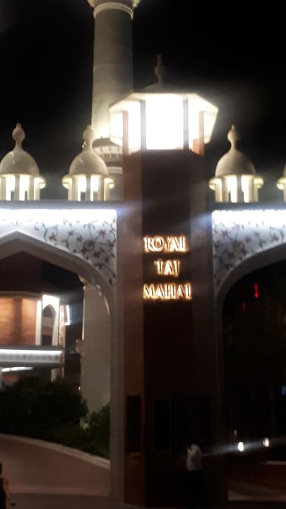 Außenansicht Royal Taj Mahal Hotel