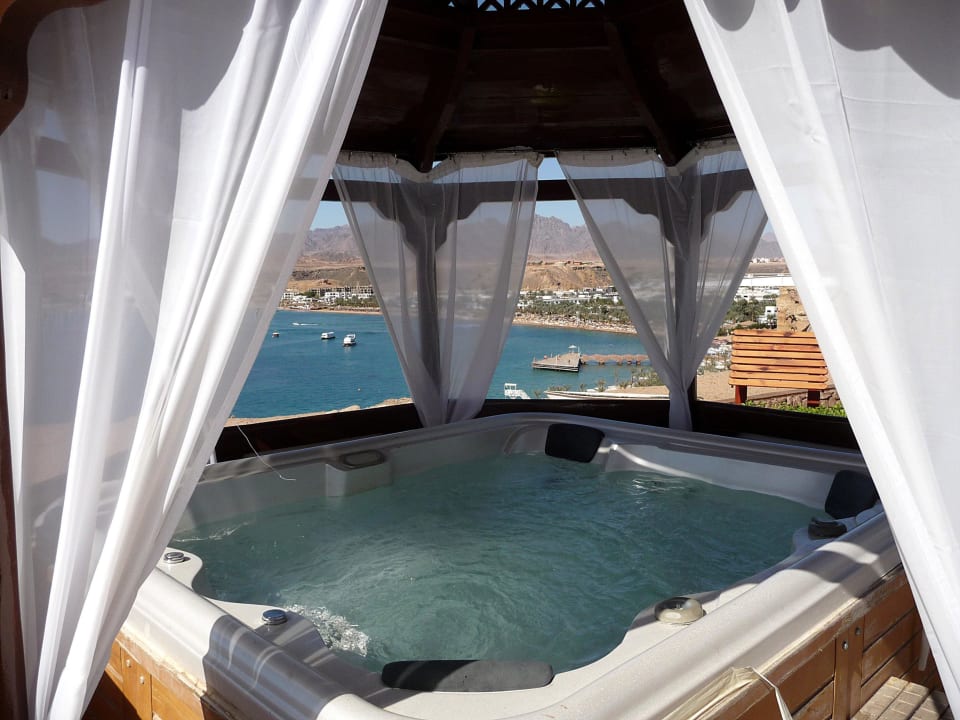 Blick vom Whirlpool über die El Maya Bay Albatros Sharm Resort