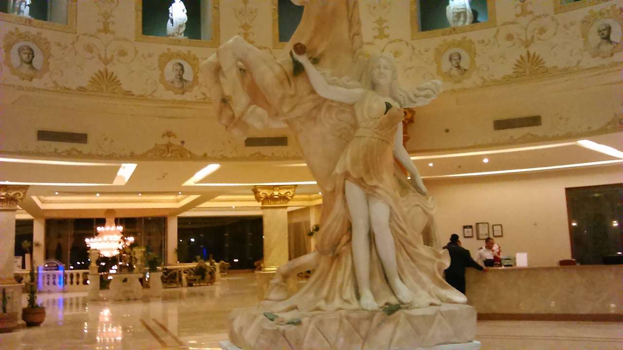 Sehr ansprechend die Lobby Hotel Titanic Palace