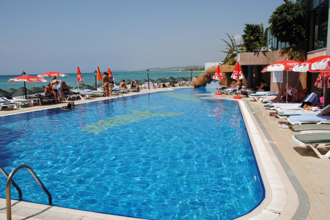 Poolanlage  Aska Hotel Just in Beach