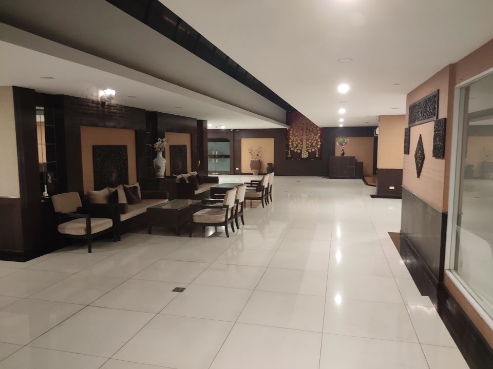 Lobby Hotel Boss Suites