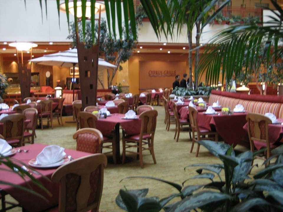 Restaurant im riesen Foyer Embassy Suites Albuquerque