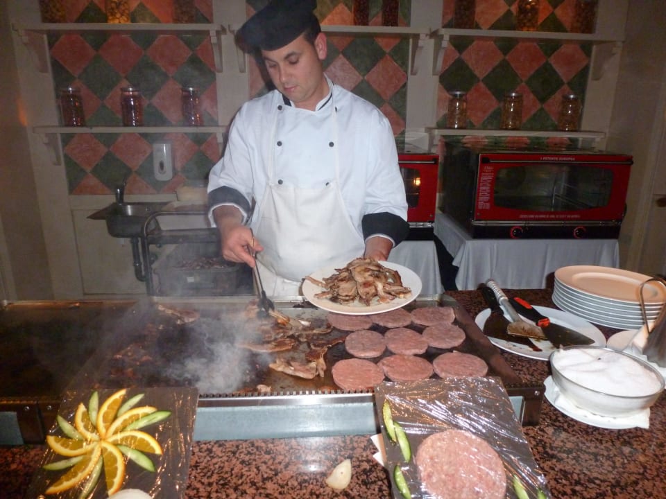 Der Koch beim Bruzzeln Hotel Playa Golf