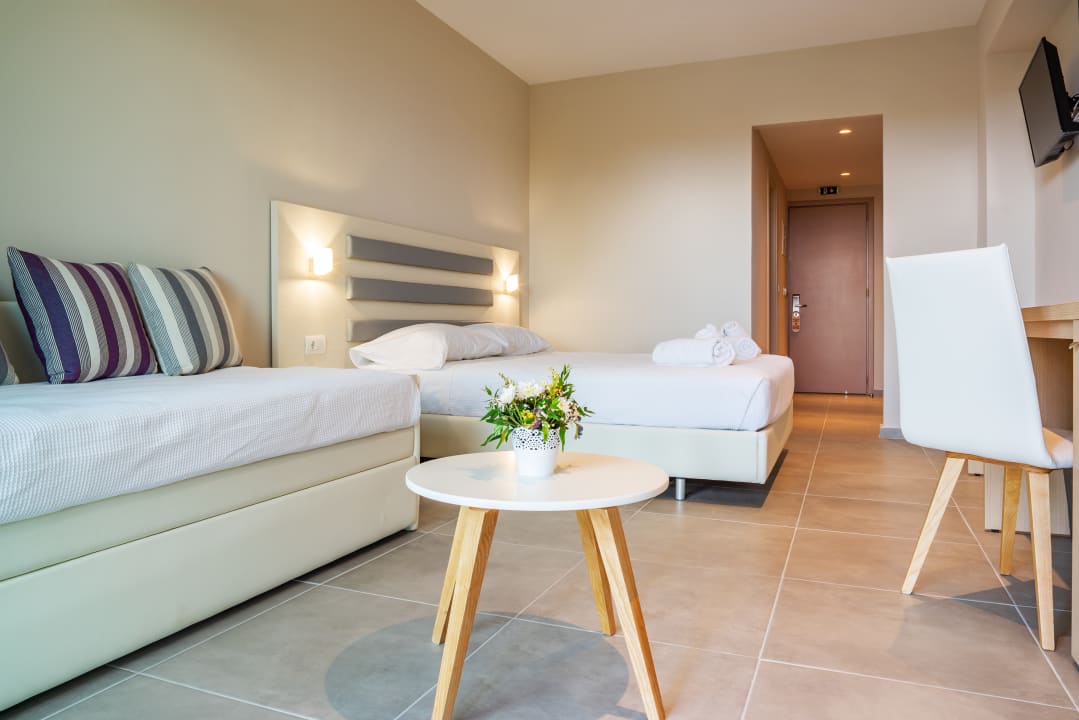 Zimmer CNic Gemini Hotel