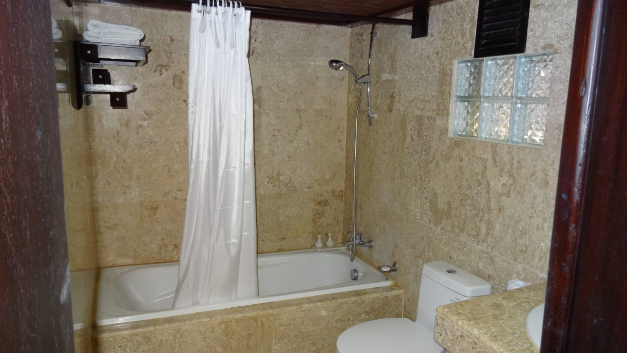 Wanne mit Dusche Hotel Tjampuhan