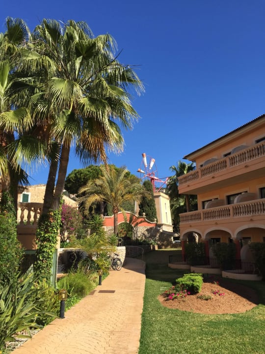 Teil der Gartenanlage Mon Port Hotel & Spa