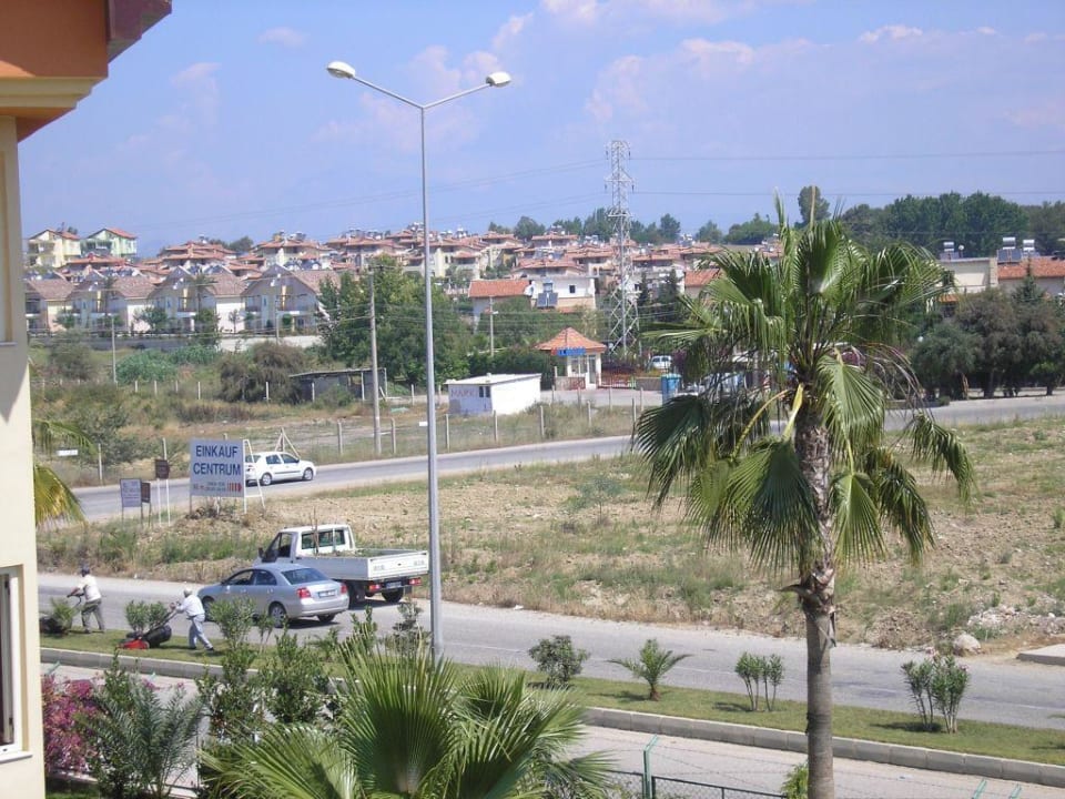 Blick auf die Hauptstrasse Hotel Orfeus Park