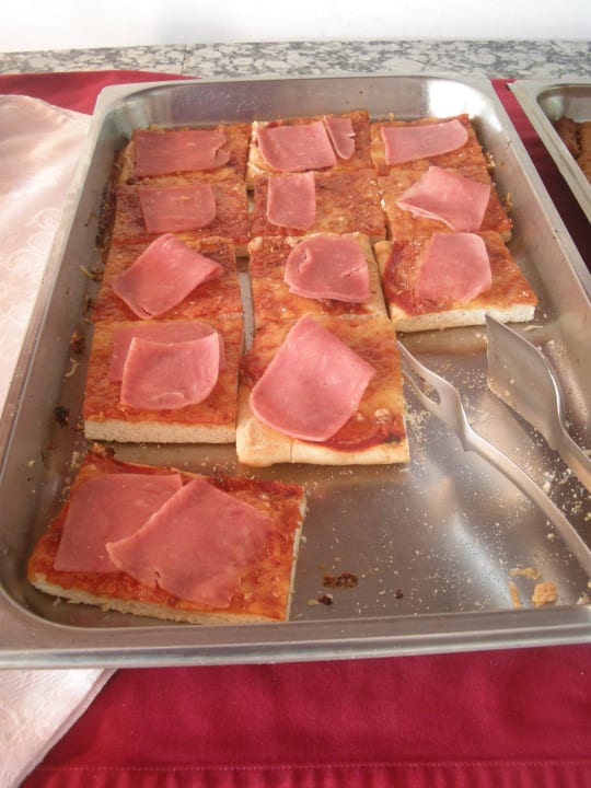 Essen an der Pool-Bar Sentido Aequora Lanzarote Suite