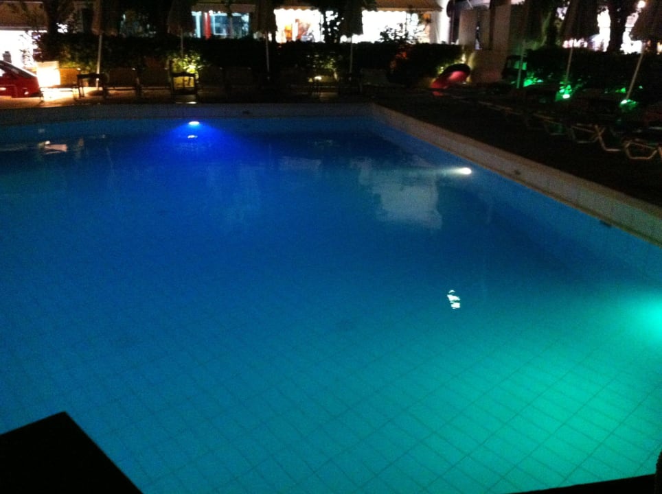 Der Pool am Haupthotel, Abends Nefeli Hotel Rethymno