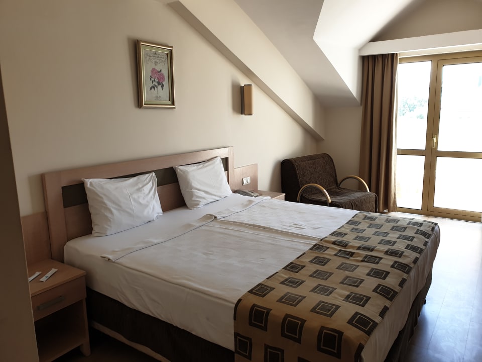Zimmer Side Breeze Hotel