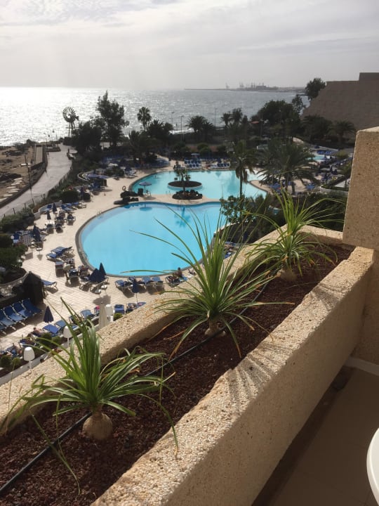 Viel Platz am Pool Hotel Grand Teguise Playa