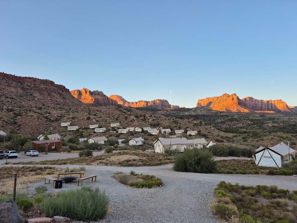 Außenansicht Under Canvas Zion