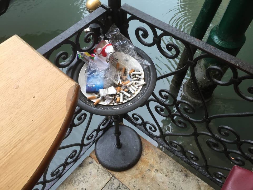 Aschenbecher am Morgen Albergo Cavalletto & Doge Orseolo