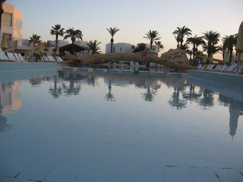 Pool Ruspina Beach Resort