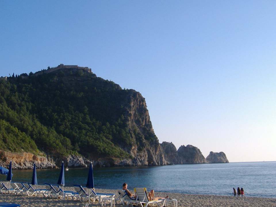 Blick zur Burg Hotel Kleopatra Develi