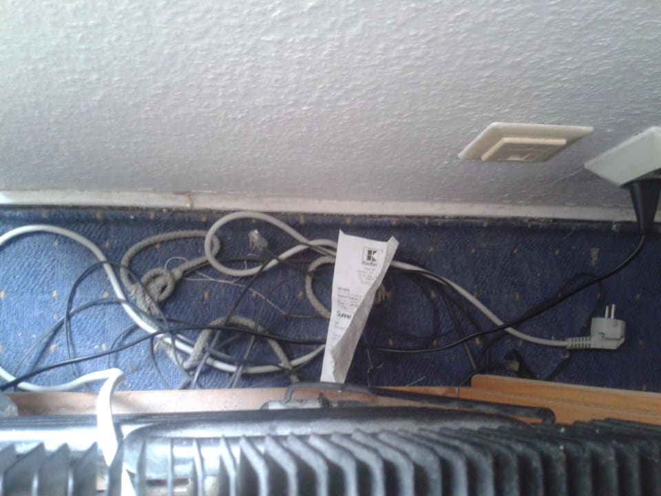 Dreck von einem der vorherigen Gäste Hotel Berlin Märkischer Hof am Tacheles