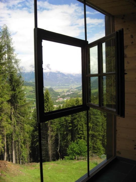 Blick aus Spa-Bereich Holzhotel Forsthofalm