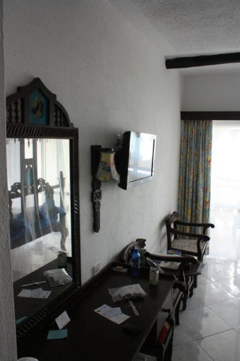 TV ohne DVD und Schreibtisch Hotel Southern Palms Beach Resort
