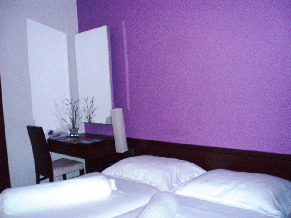 Zimmer zum Schreibtisch Hotel Adriatic