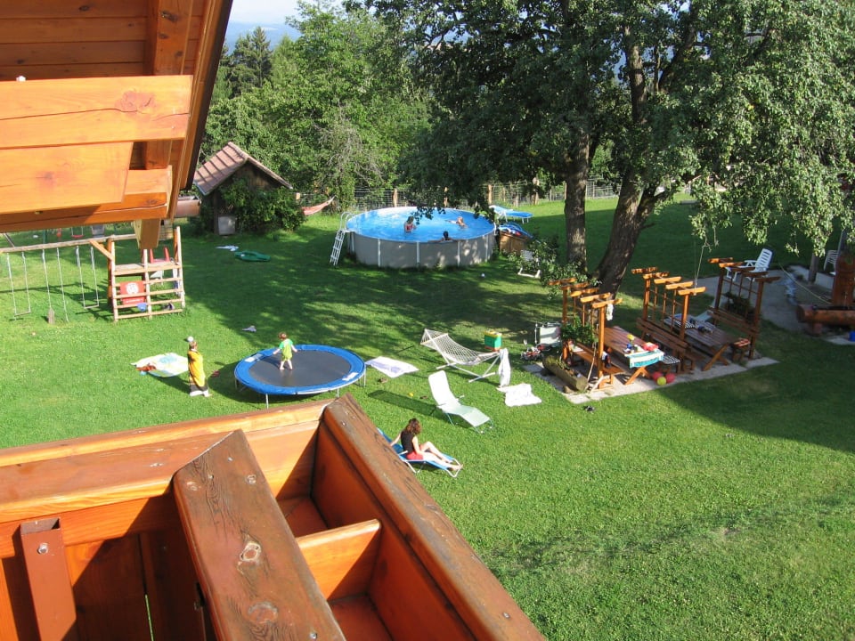 Blick vom Balkon 2009 (noch mit altem Pool) Erlebnisbauernhof Steinerhof