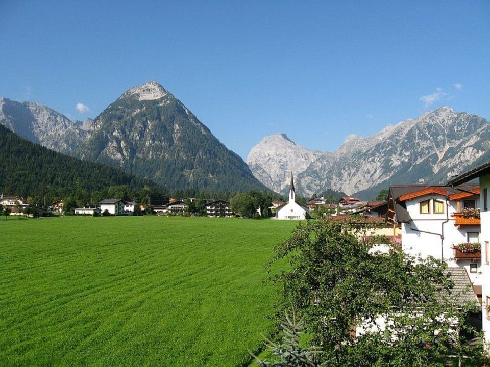 Blick vom Balkon 2.Stock Das Karwendel - Ihr Wellness Zuhause am Achensee