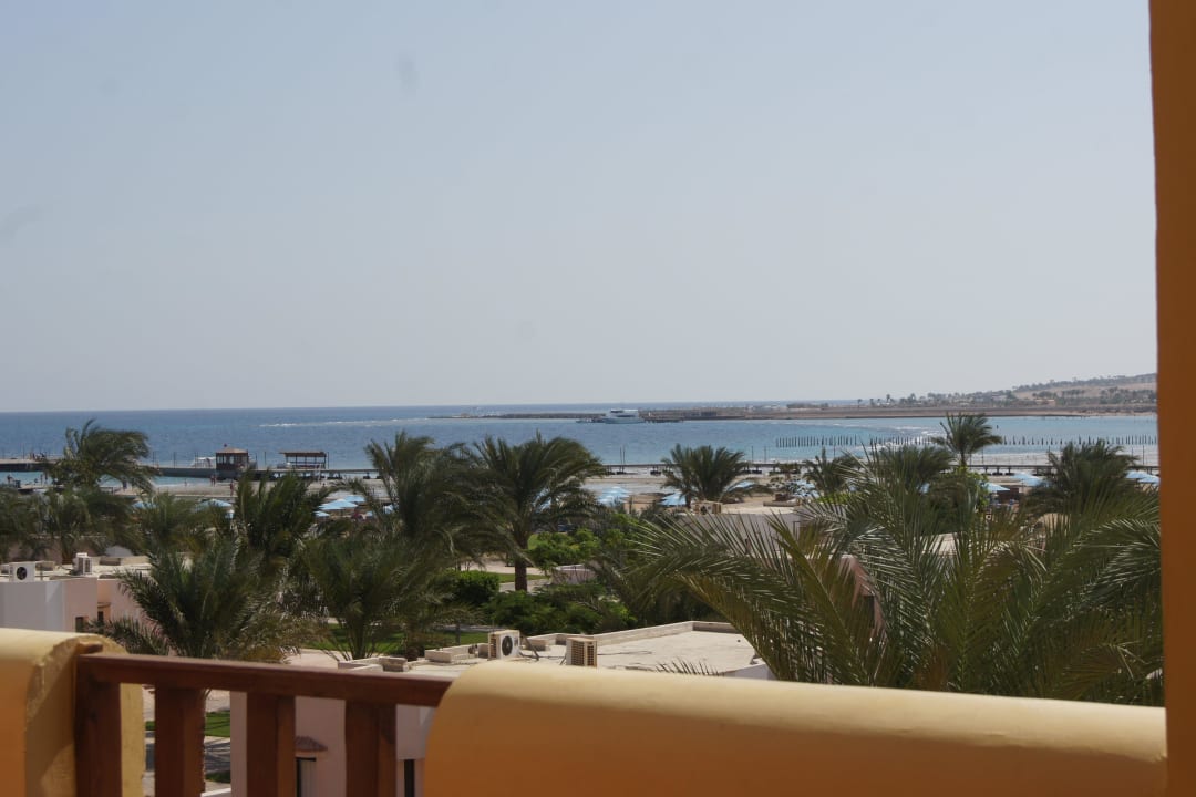 Widok z boku hotelu  Titanic Beach Spa & Aqua Park