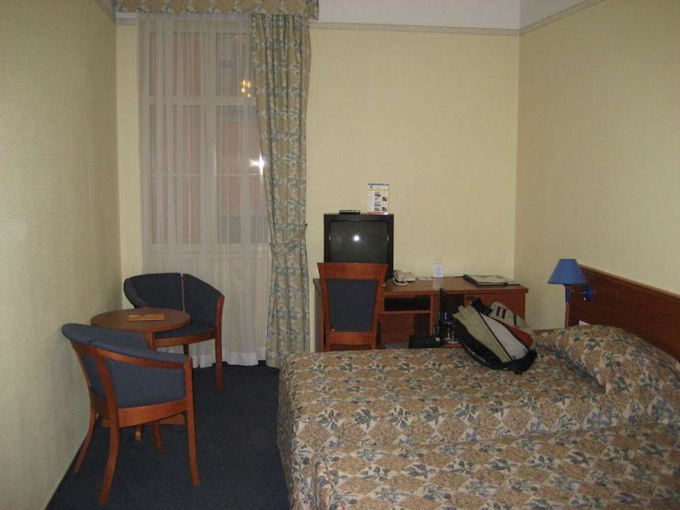 Einfaches aber sauberes Zimmer Hotel Prima Wroclaw (Im Umbau/Renovierung)