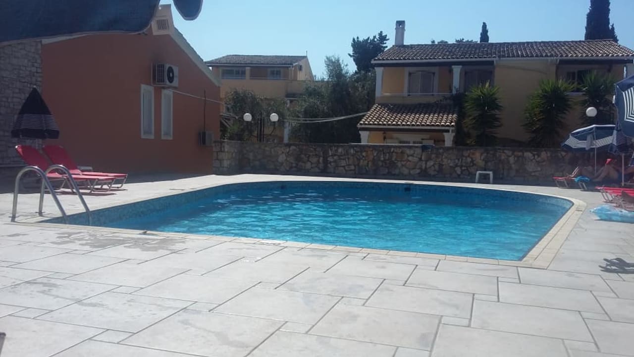 Basen przy recepcji Michelangelo Resort