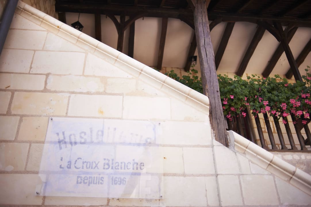 Hotel since 1696 Hotel La Croix Blanche Fontevraud