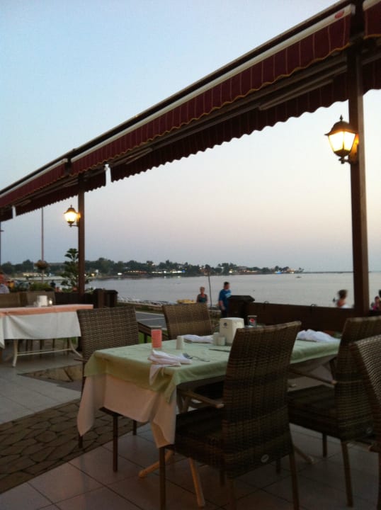 Hier haben wir hervorragend gespeist mit Meerblick Özlem Garden Hotel