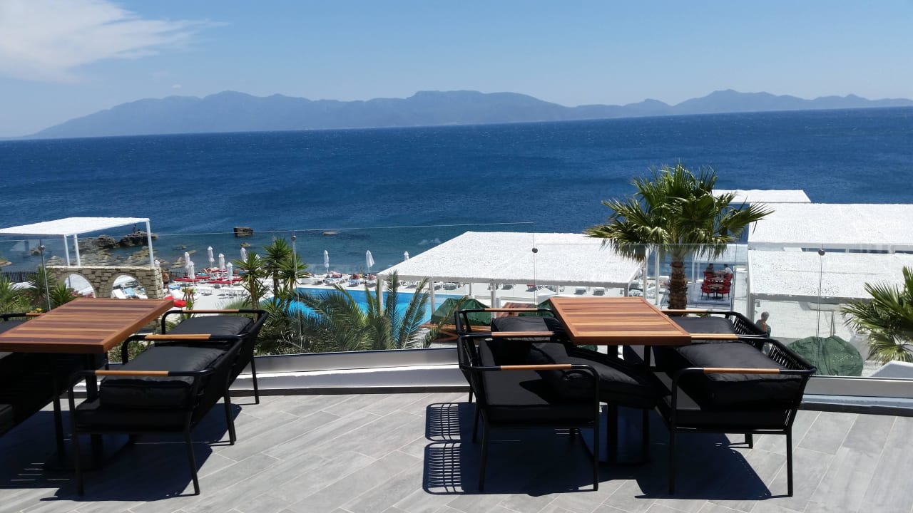 Hauptterrasse Dimitra Beach Hotel & Suites