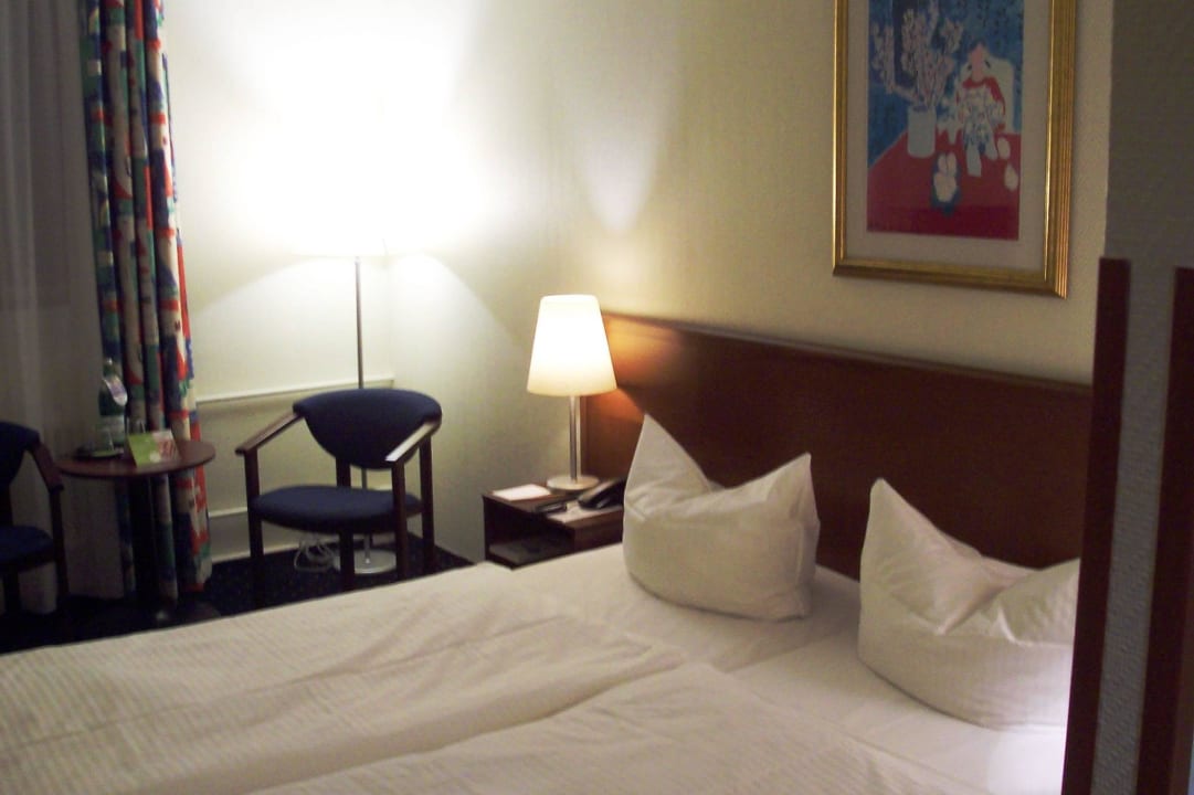 Doppelbett im Classic-Zimmer AHORN Seehotel Templin