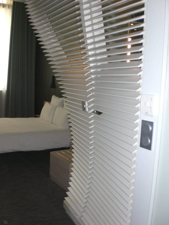 Tür zum Bad sehr stylisch Okko Hotels Lyon Pont Lafayette
