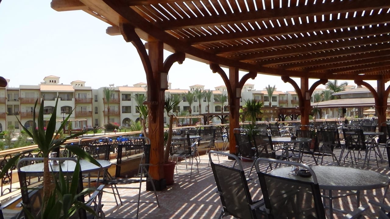 Schattenplätze an Castello - Bar Pickalbatros Dana Beach Resort - Hurghada