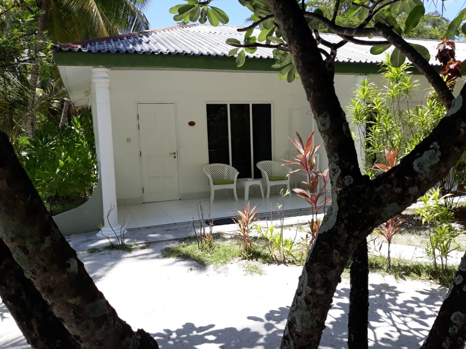 Zimmer Equator Village Resort