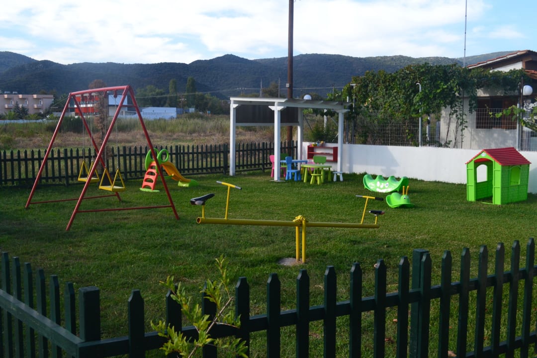 Playground Hotel Ta Vrahakia